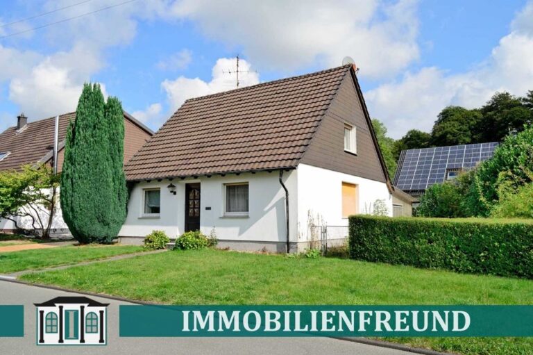 > Vis-à-vis zum Schloss-Lüntenbeck < freistehendes EFH mit sehr viel Potenzial